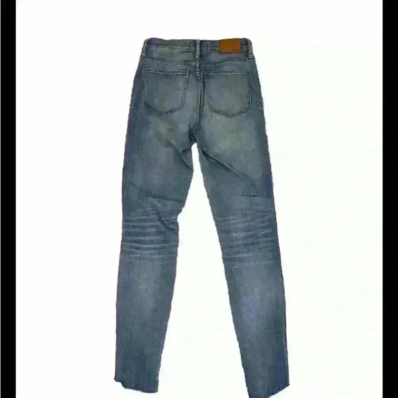 Madewell 10” High Rise Skinny light wash whiskering raw hem Size 28T - Picture 2 of 4